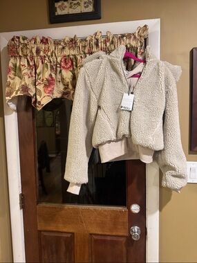 Noli Cream Sherpa Hoodie Jacket